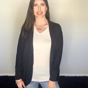 New black lightweight cardigan with pockets